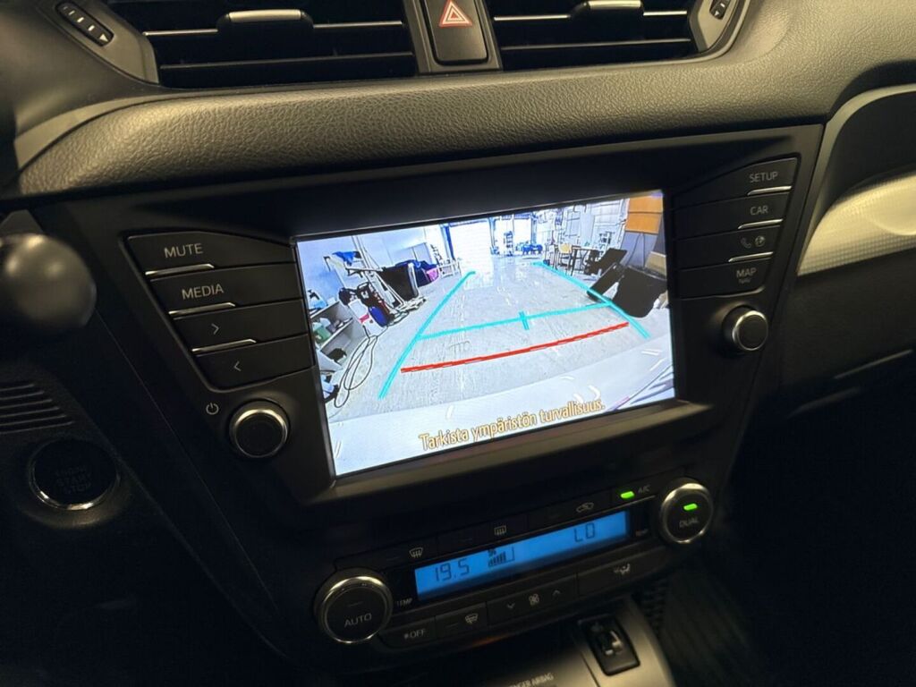 Toyota Avensis 2016 Valkoinen