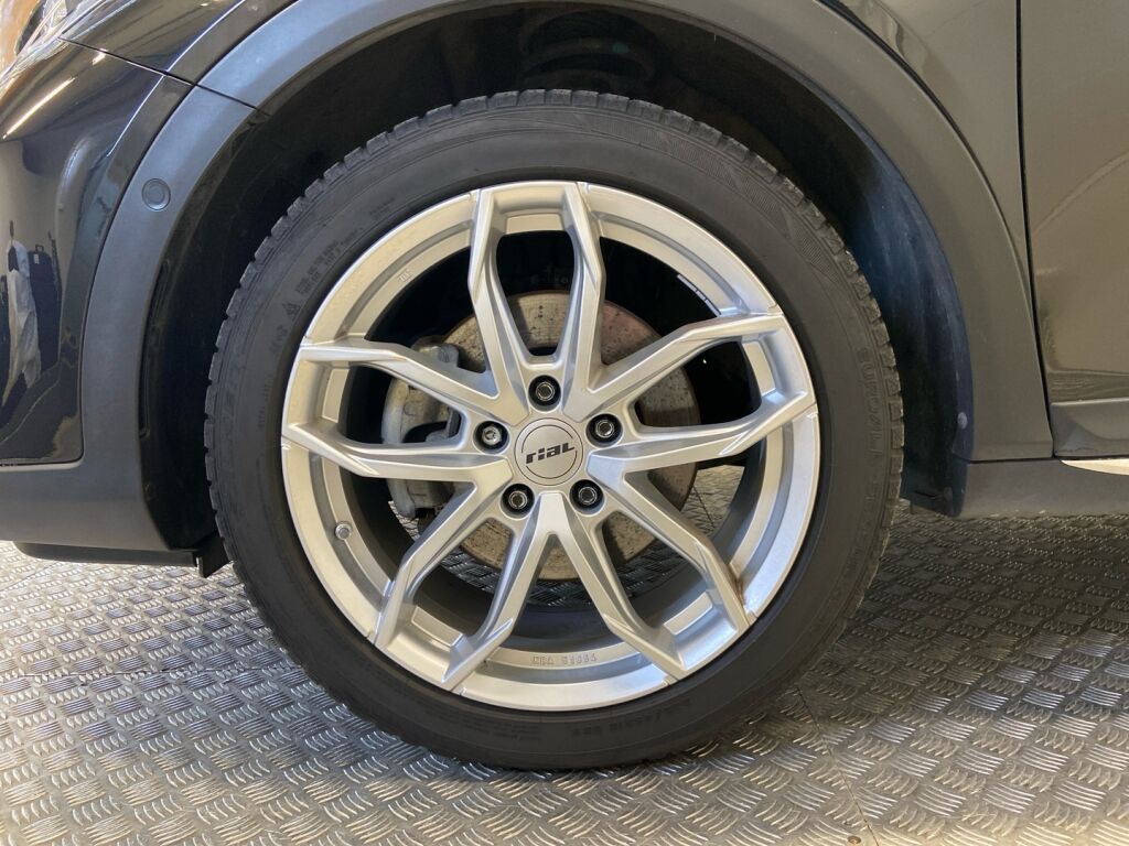 Kia XCeed 2020 Musta