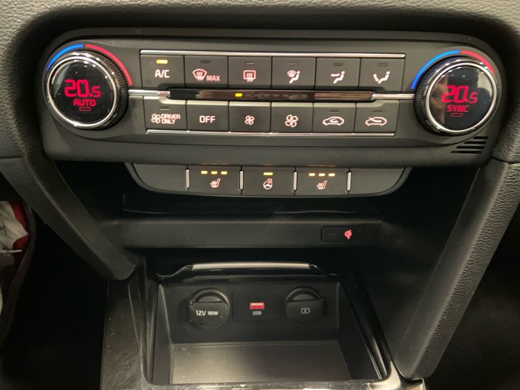 Kia XCeed 2020 Musta