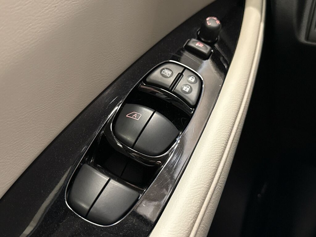 Nissan Leaf 2023 Sininen