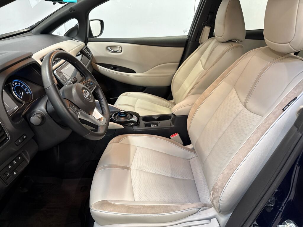 Nissan Leaf 2023 Sininen