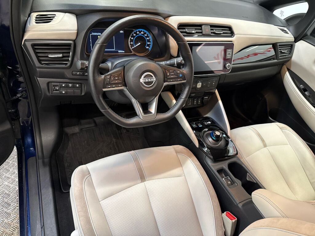 Nissan Leaf 2023 Sininen
