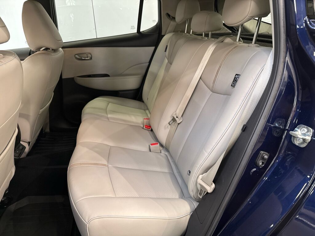 Nissan Leaf 2023 Sininen