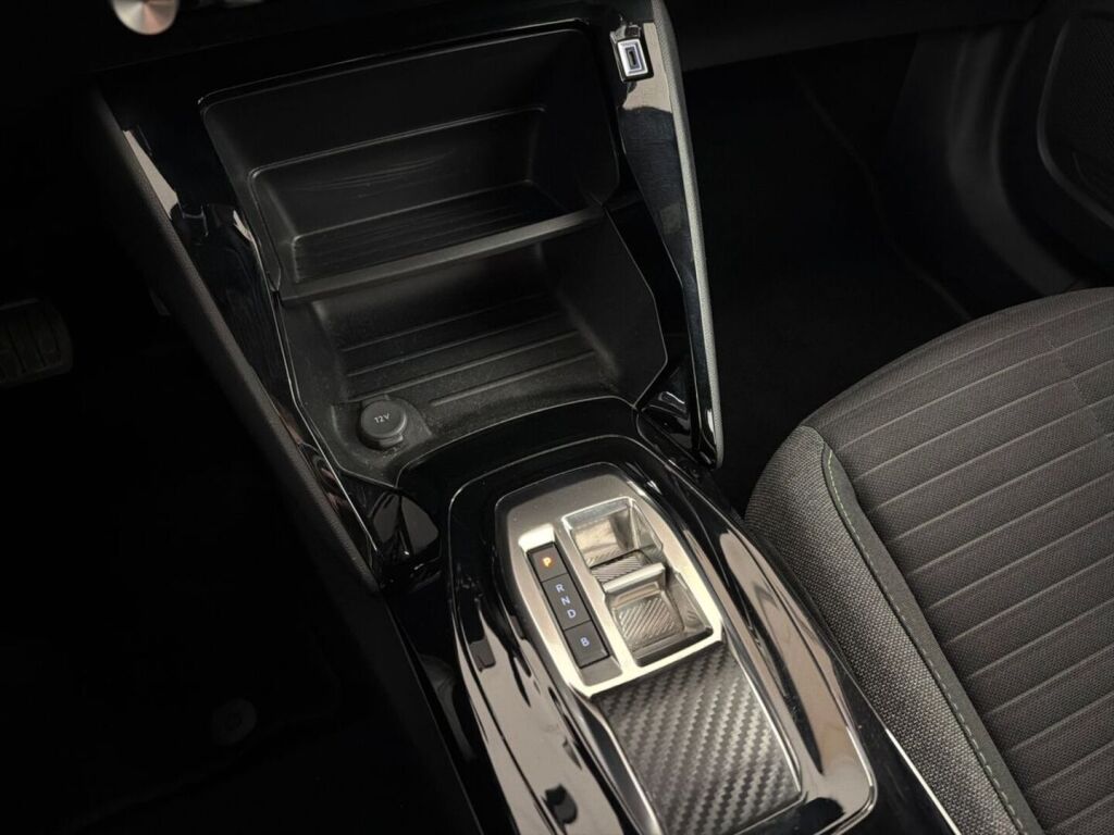 Peugeot e-2008 2024 Harmaa