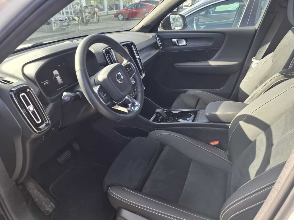 Volvo XC40 2023 Valkoinen