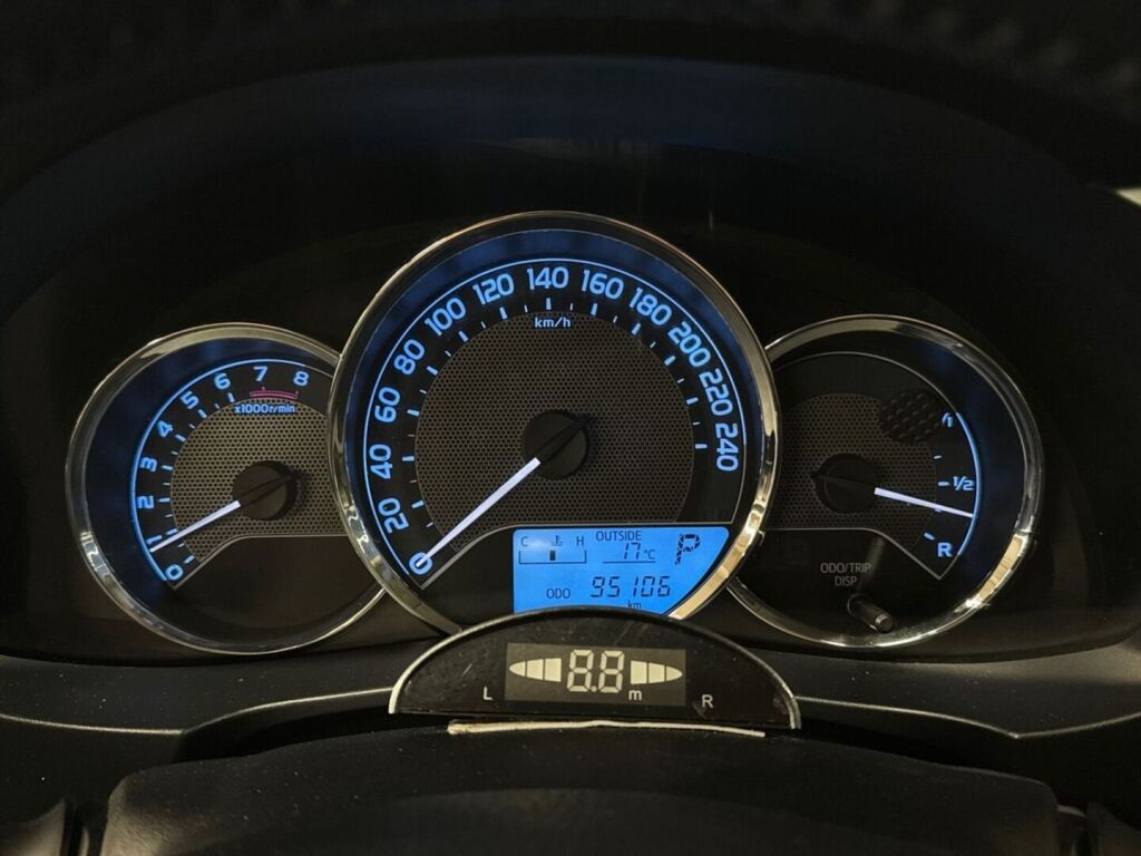 Toyota Corolla 2016 Ruskea (beige)