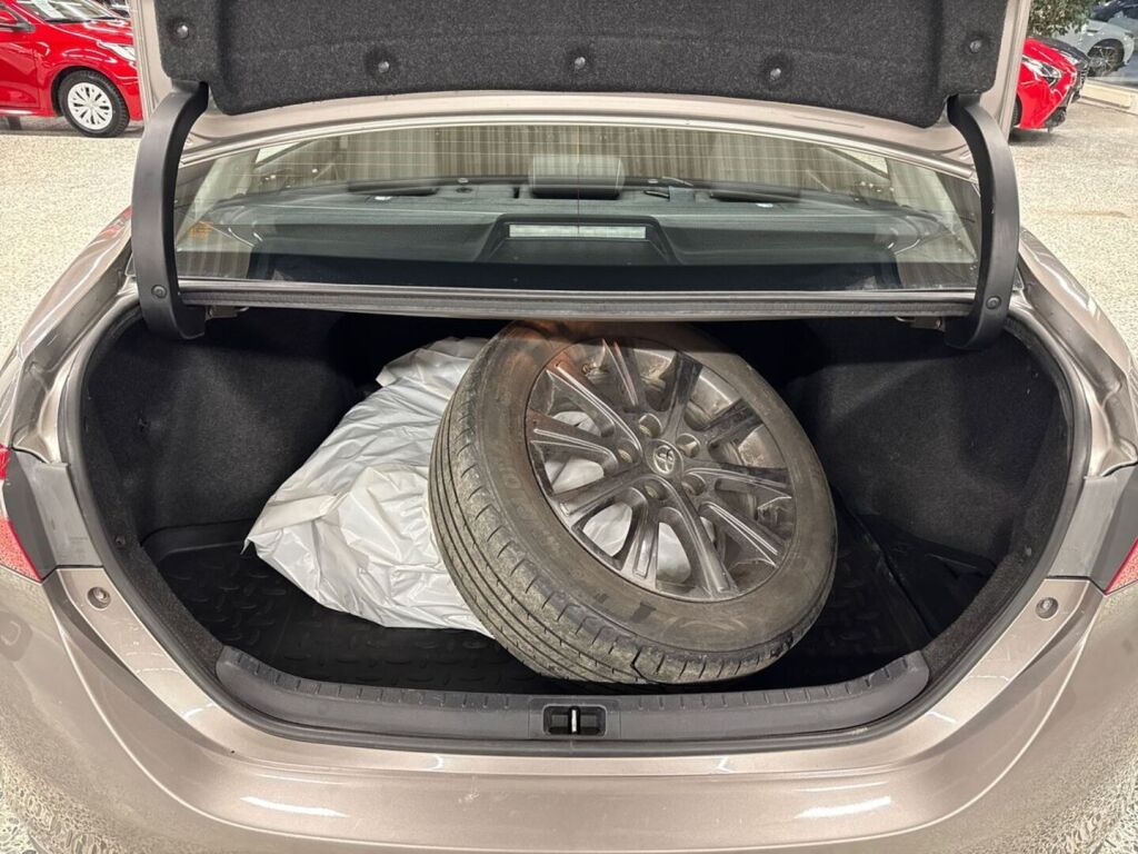 Toyota Corolla 2016 Ruskea (beige)