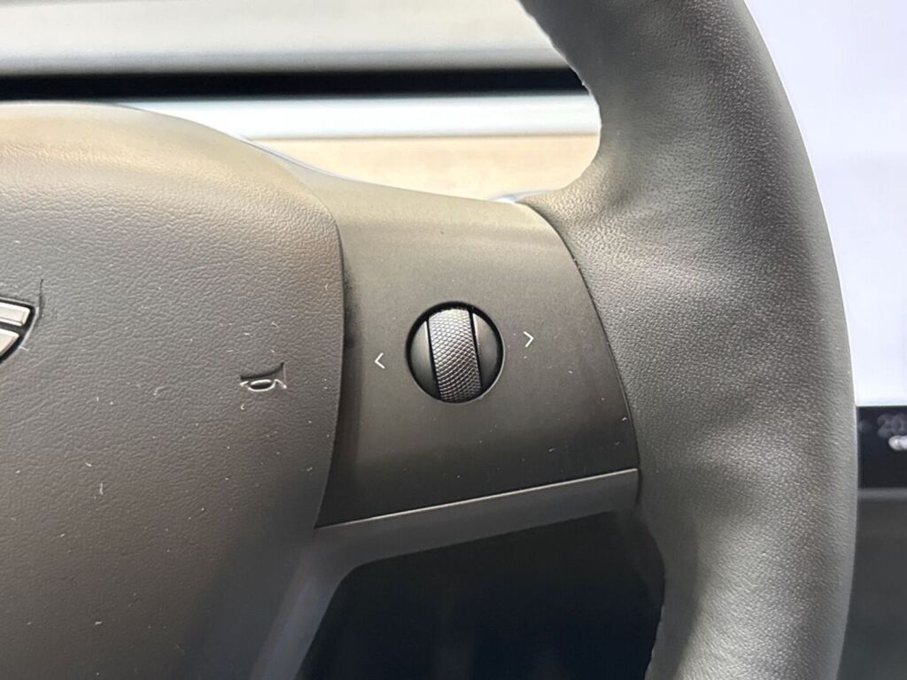 Tesla Model Y 2023 Valkoinen