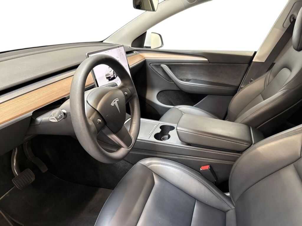 Tesla Model Y 2023 Valkoinen