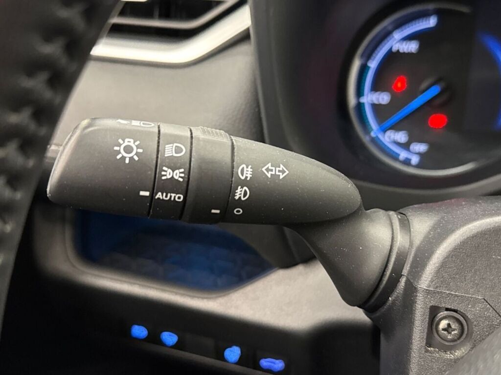 Toyota RAV4 2022 Valkoinen