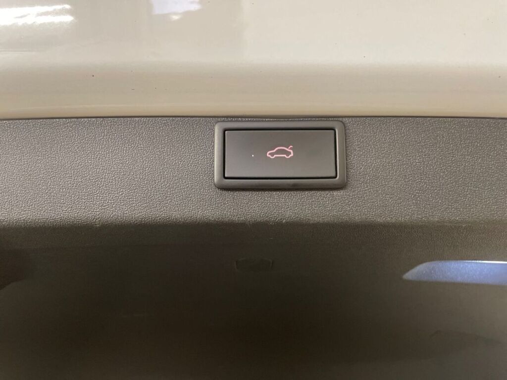 Skoda Enyaq 2021 Valkoinen