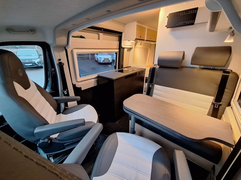 Sunlight Cliff VAN 540 2023 Musta