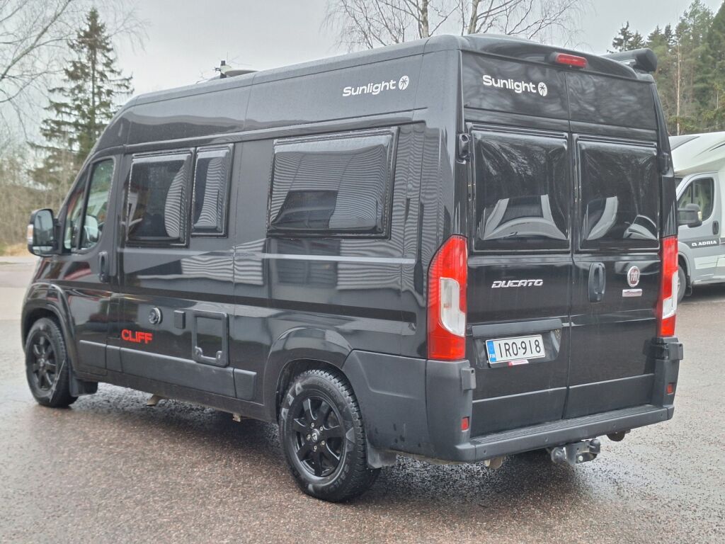 Sunlight Cliff VAN 540 2023 Musta