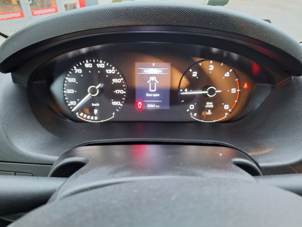 Sunlight Cliff VAN 540 2023 Musta