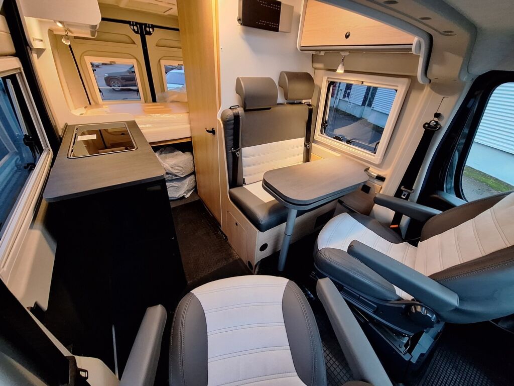 Sunlight Cliff VAN 540 2023 Musta