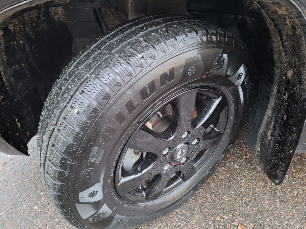 Sunlight Cliff VAN 540 2023 Musta