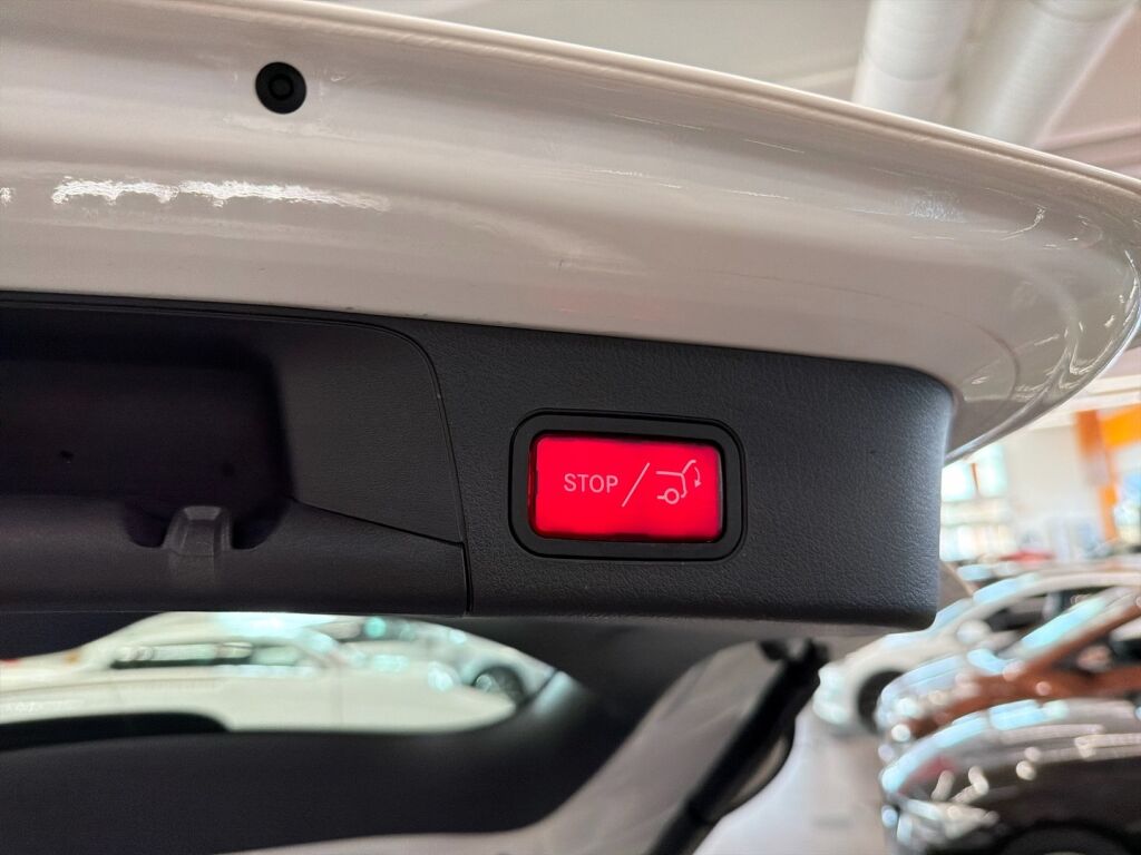 Mercedes-Benz EQB 2022 Valkoinen