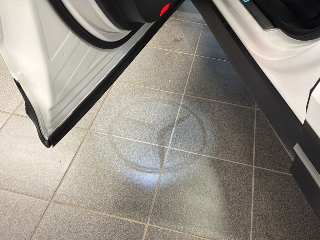 Mercedes-Benz EQB 2022 Valkoinen