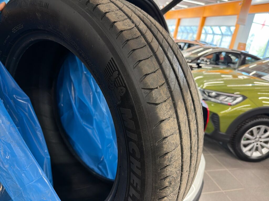 Mercedes-Benz EQB 2022 Valkoinen