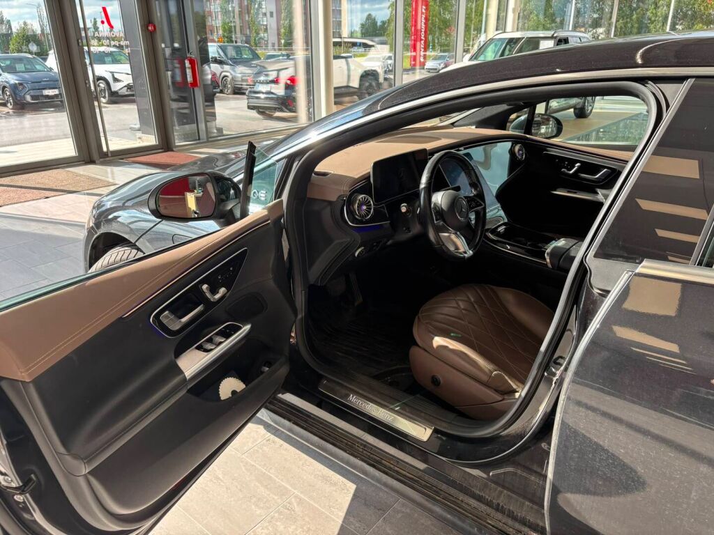 Mercedes-Benz EQE 2023 Musta