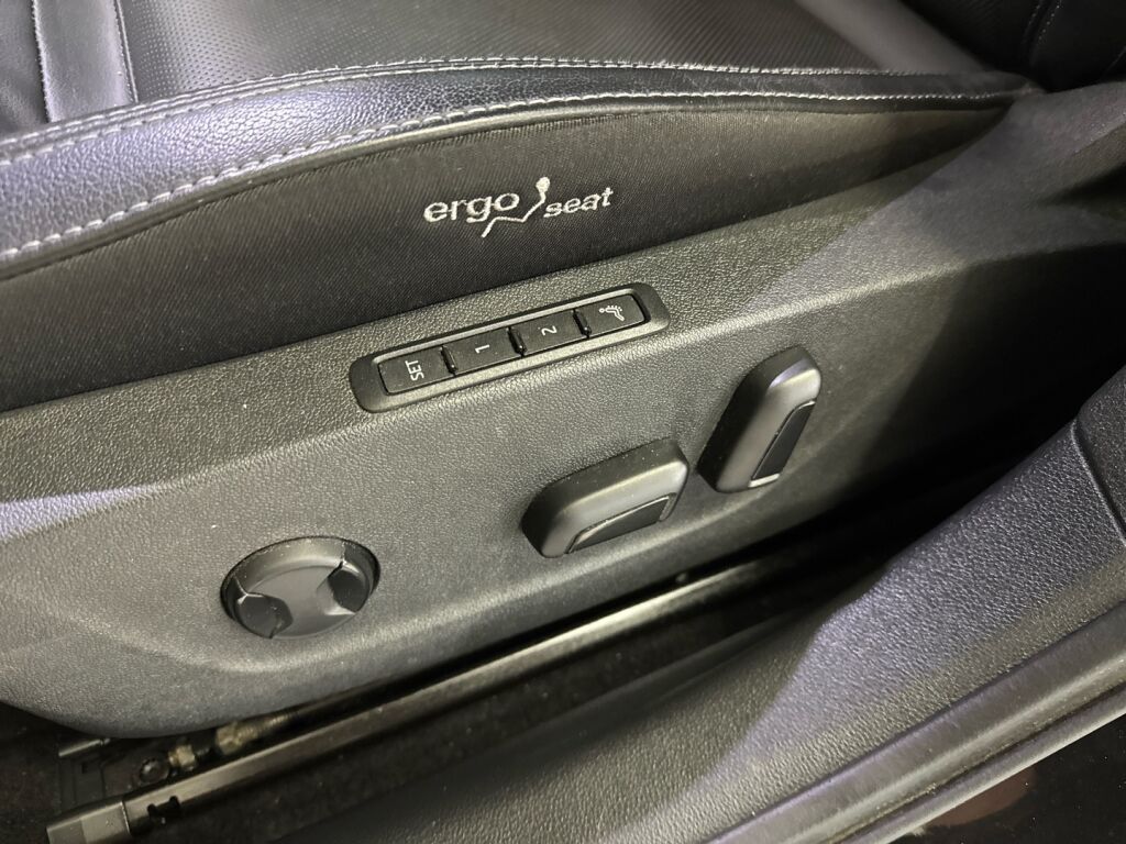 Skoda Octavia 2021 Musta