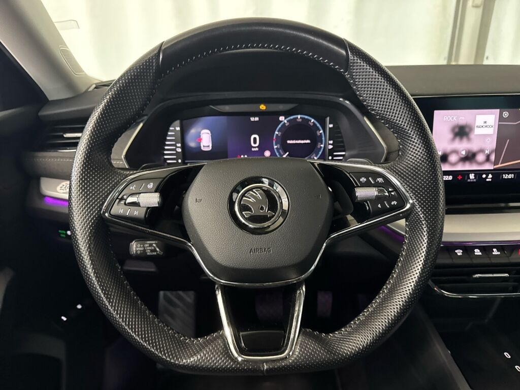 Skoda Octavia 2021 Musta