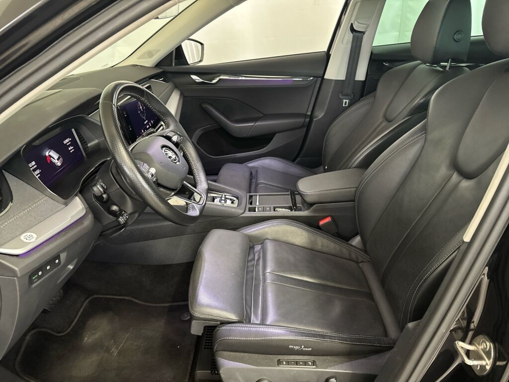 Skoda Octavia 2021 Musta