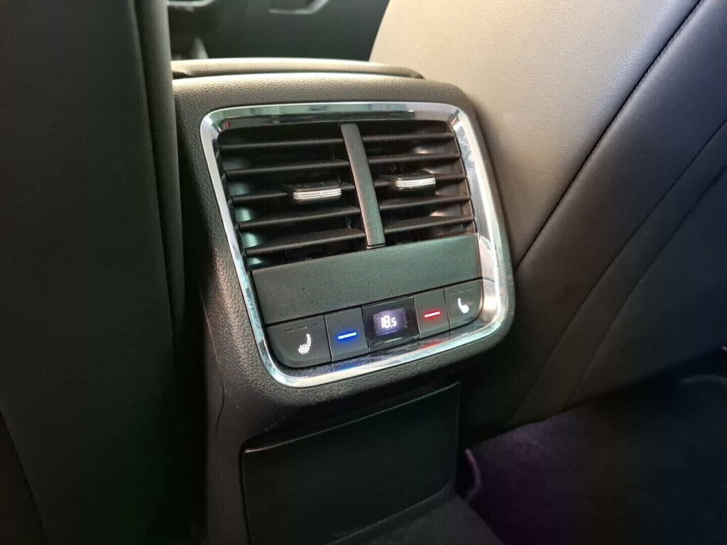 Skoda Octavia 2021 Musta