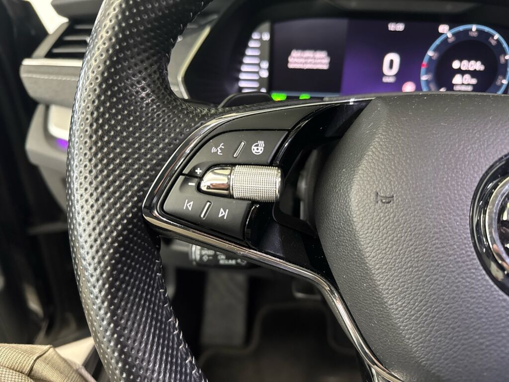 Skoda Octavia 2021 Musta