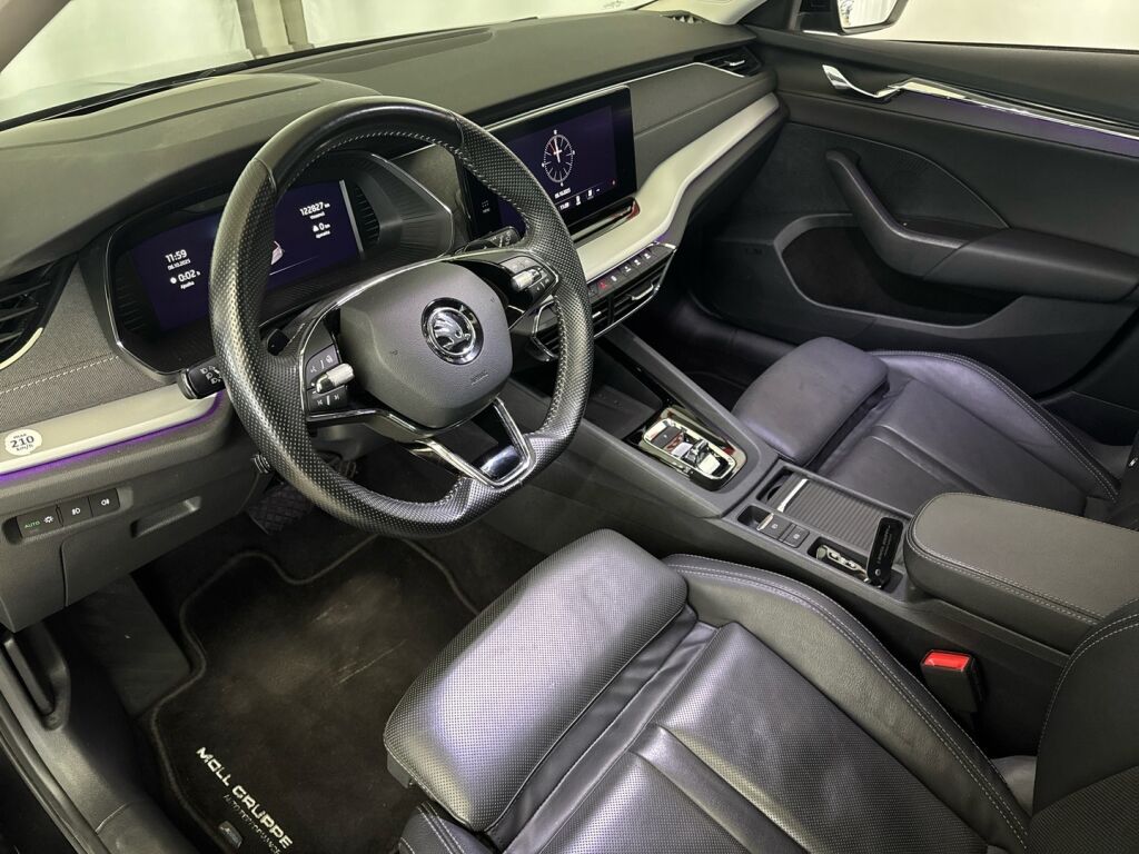 Skoda Octavia 2021 Musta