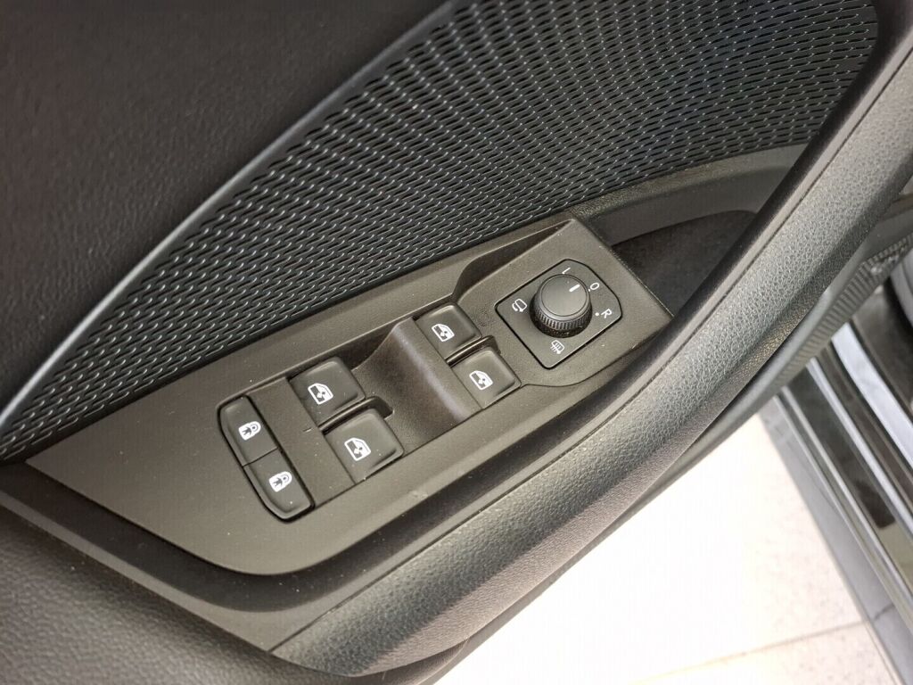 Skoda Octavia 2021 Musta