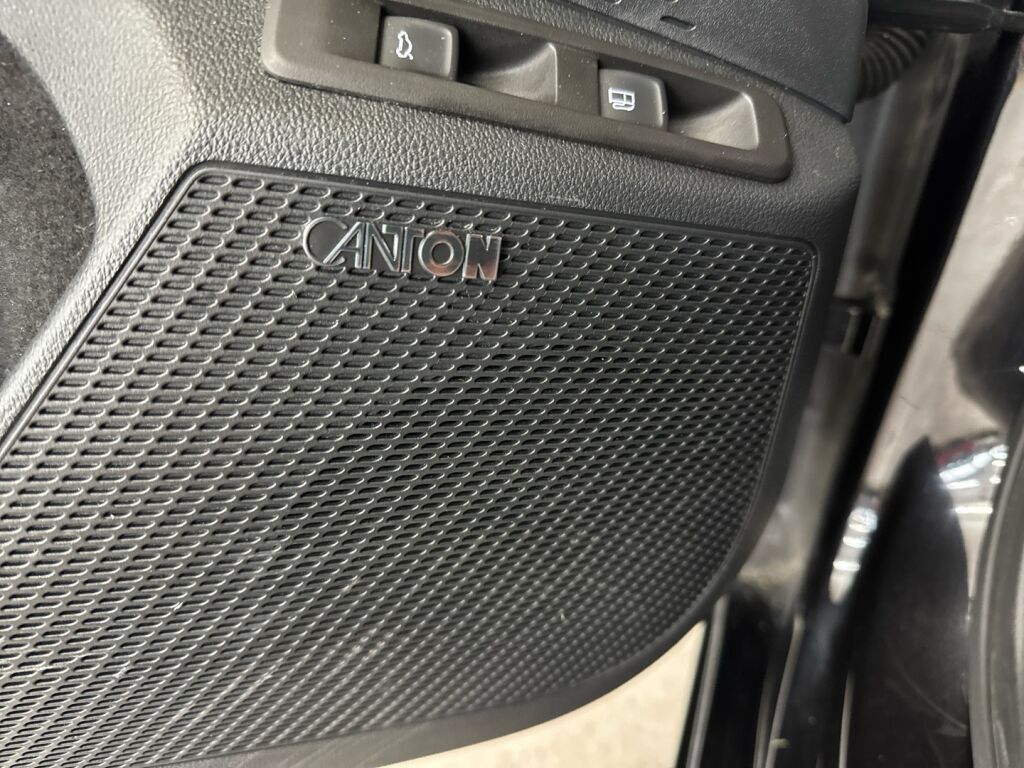 Skoda Octavia 2021 Musta