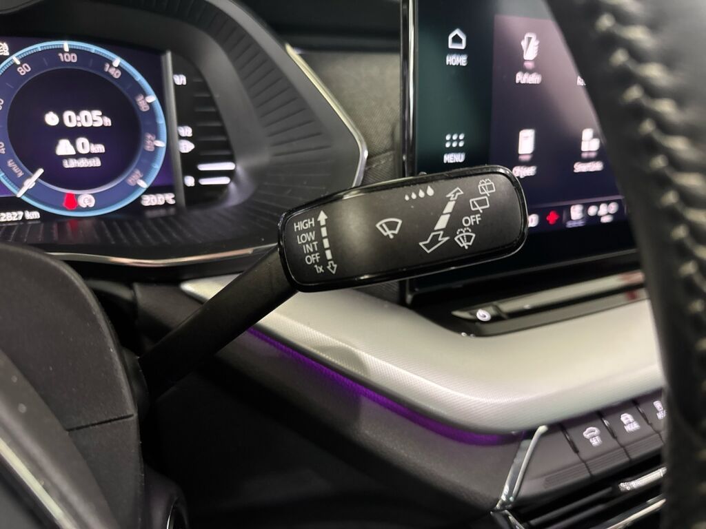 Skoda Octavia 2021 Musta