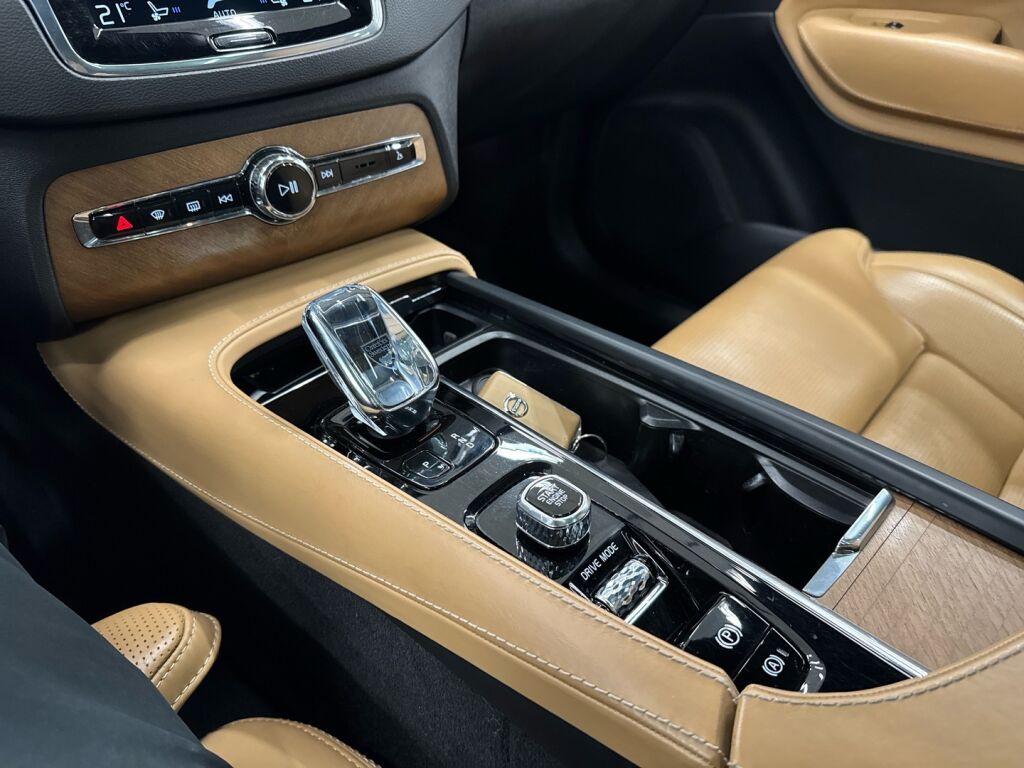 Volvo XC90 2020 Valkoinen