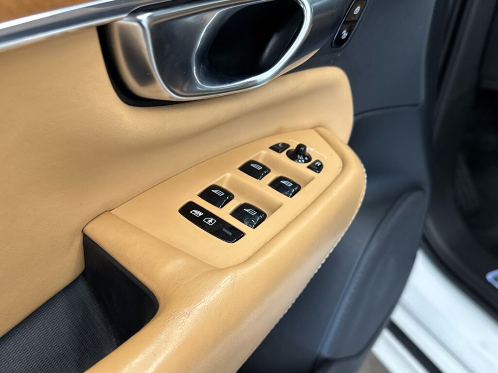 Volvo XC90 2020 Valkoinen