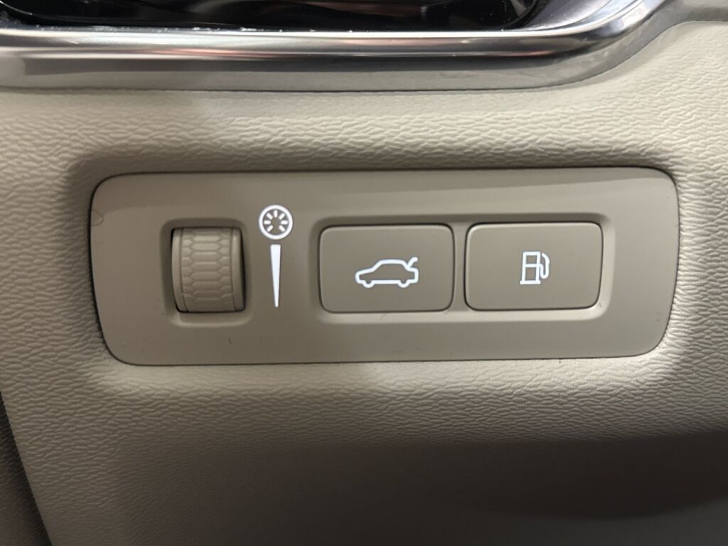 Volvo V60 2021 Musta