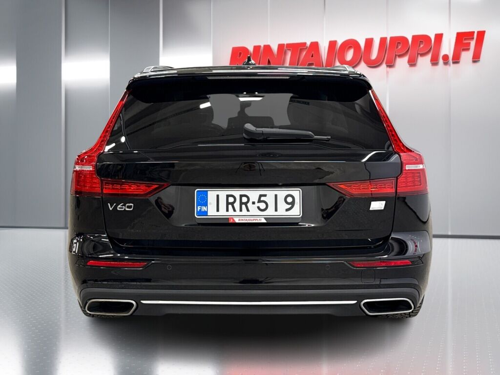 Volvo V60 2021 Musta