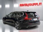Volvo V60 2021 Musta
