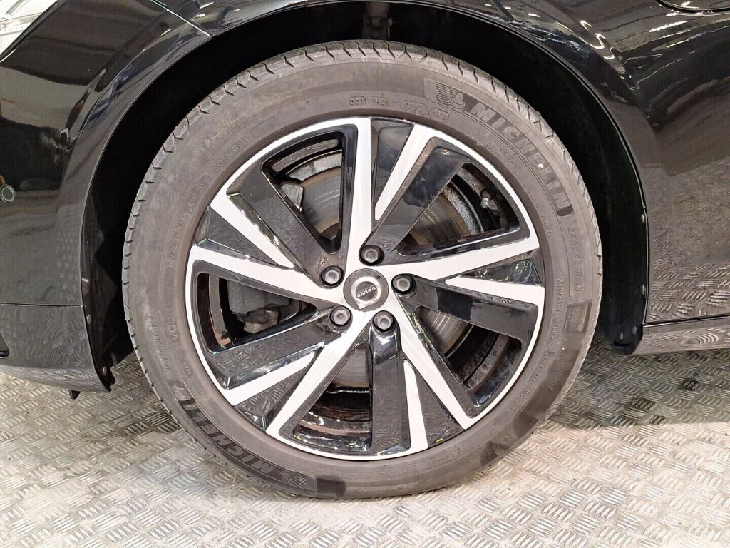 Volvo V90 2021 Musta