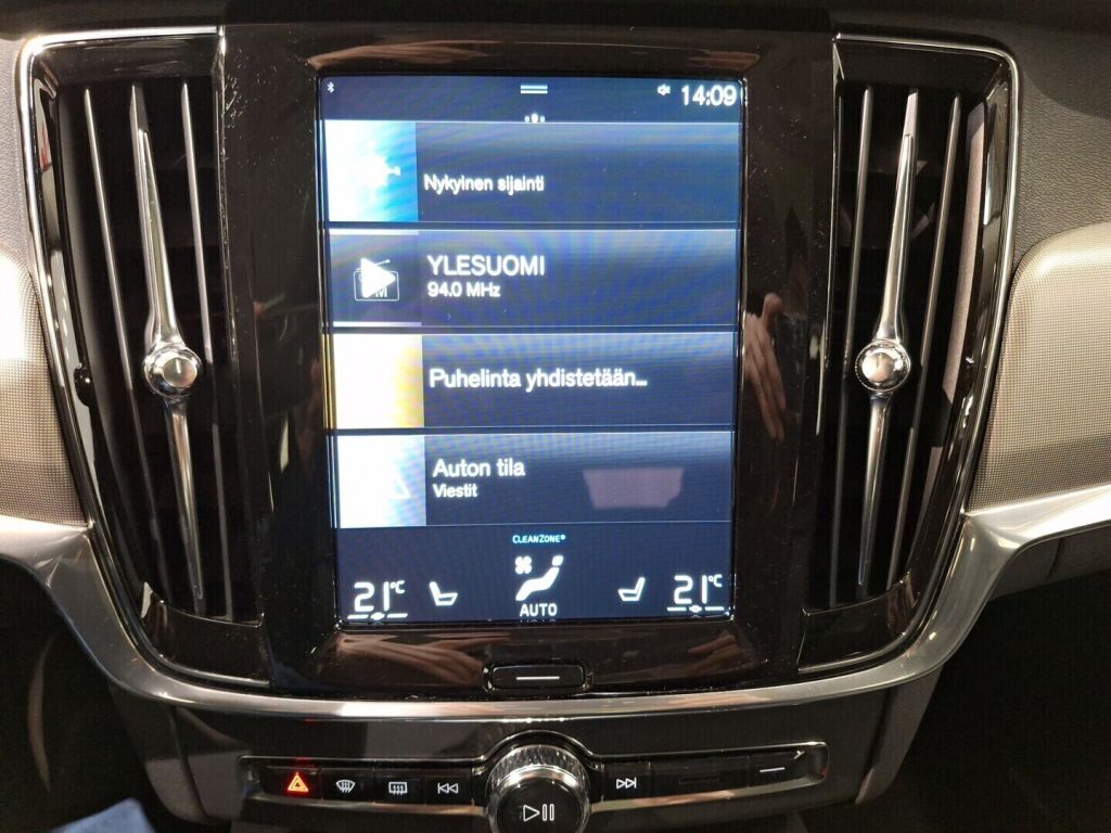 Volvo V90 2021 Musta
