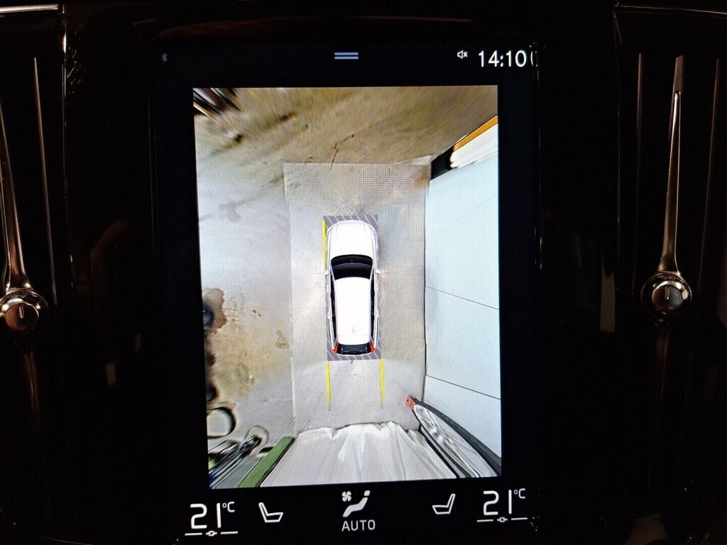 Volvo V90 2021 Musta