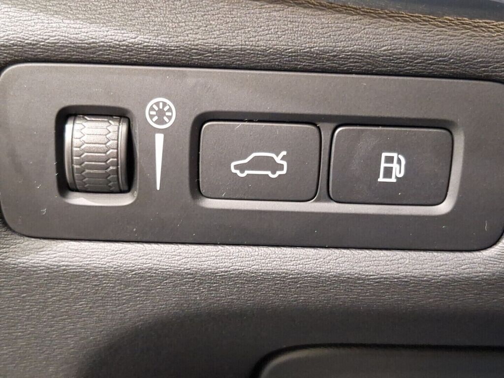 Volvo V90 2021 Musta
