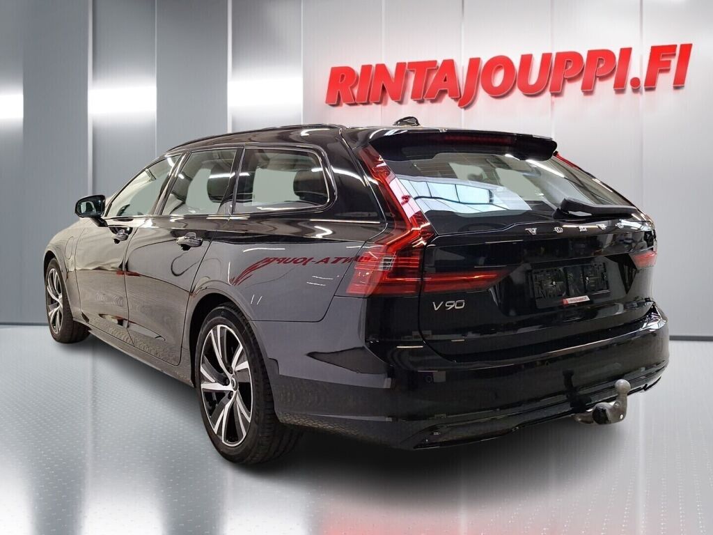 Volvo V90 2021 Musta