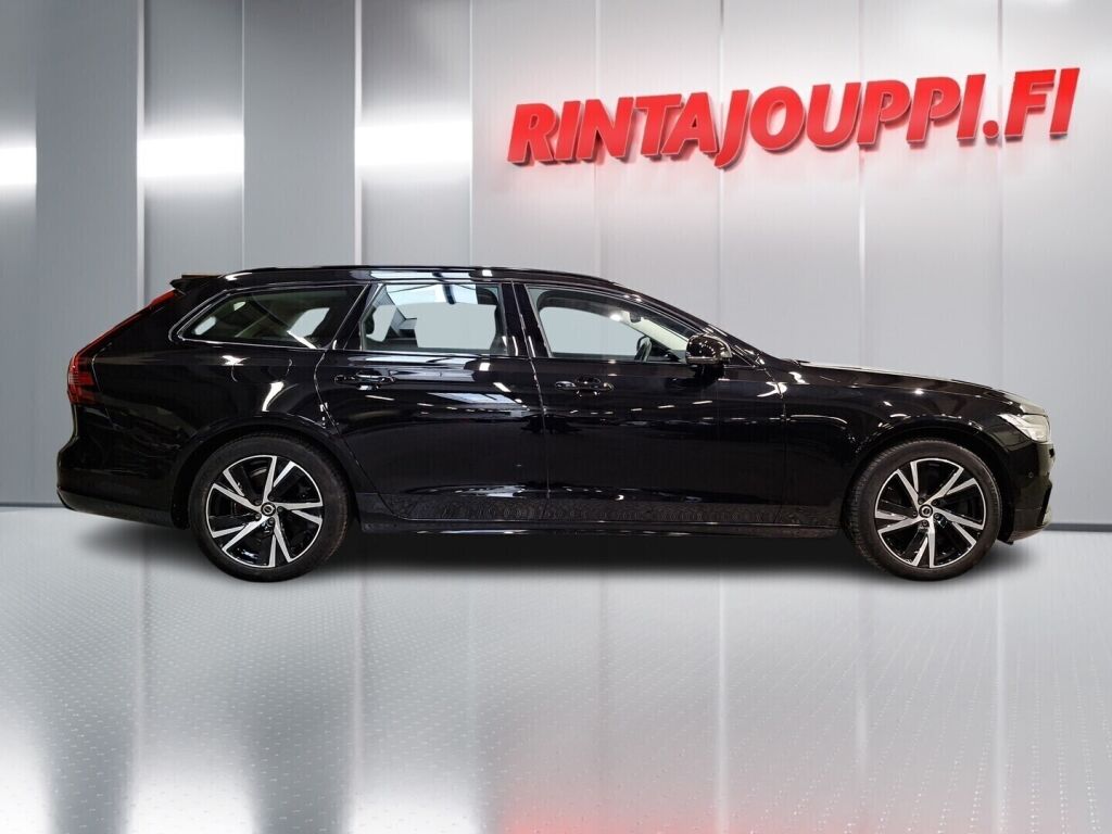 Volvo V90 2021 Musta