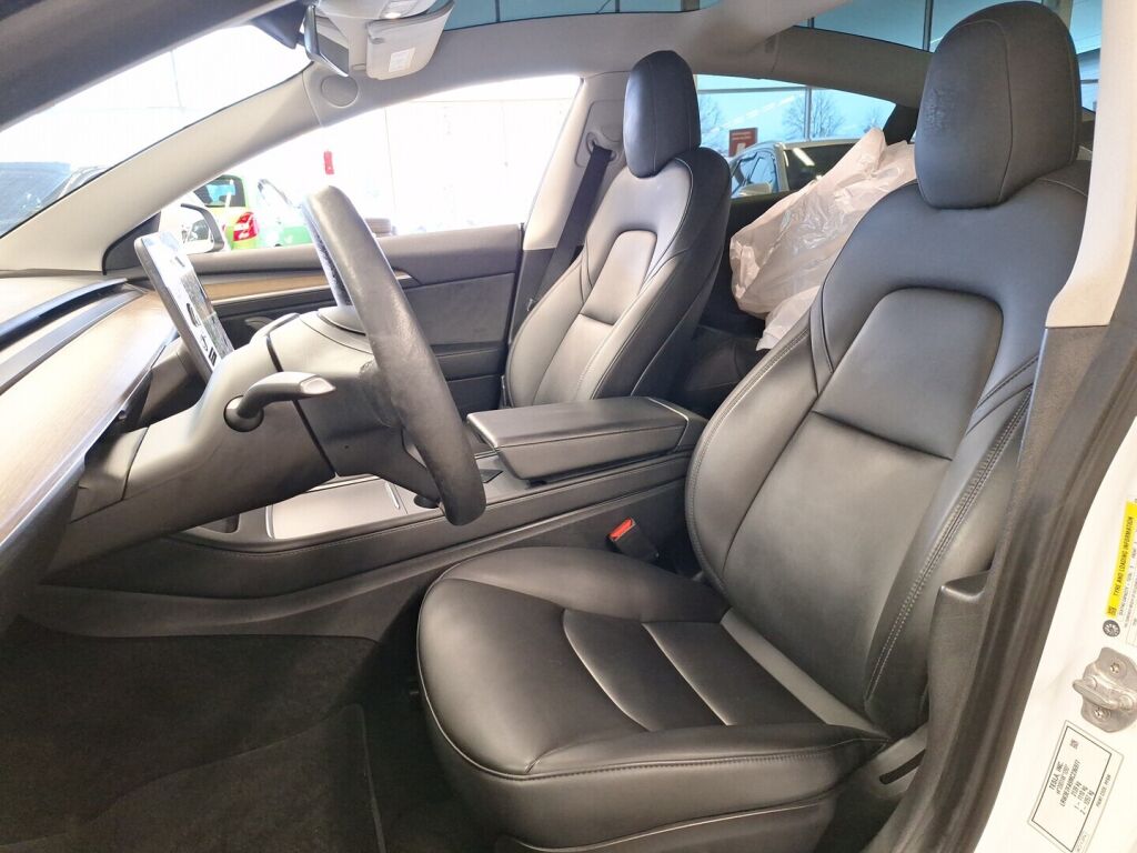 Tesla Model 3 2021 Valkoinen