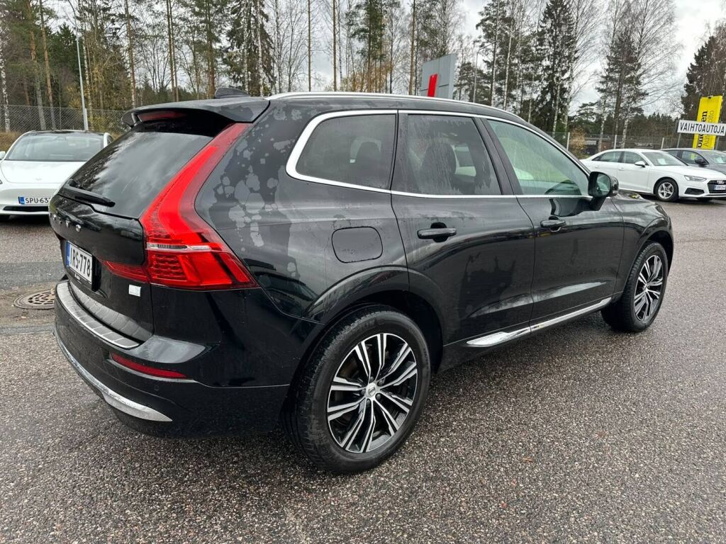 Volvo XC60 2022 Musta
