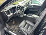 Volvo XC60 2022 Musta