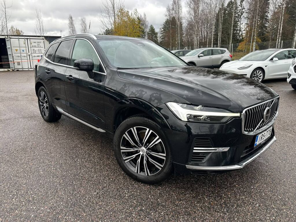 Volvo XC60 2022 Musta