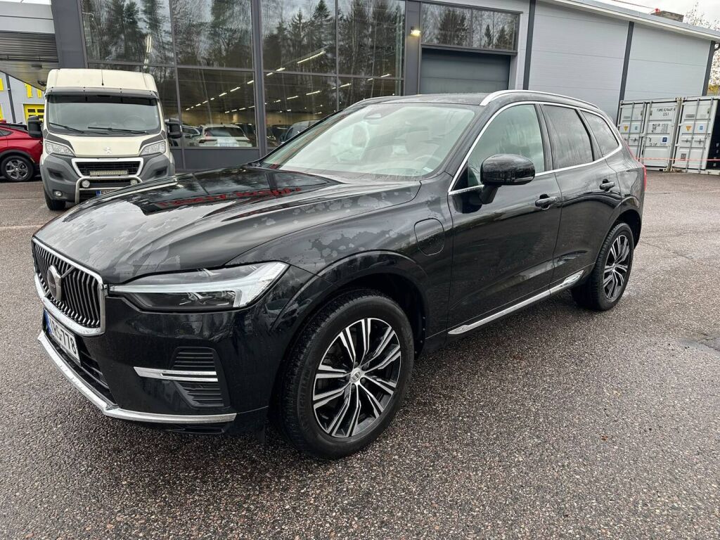Volvo XC60 2022 Musta
