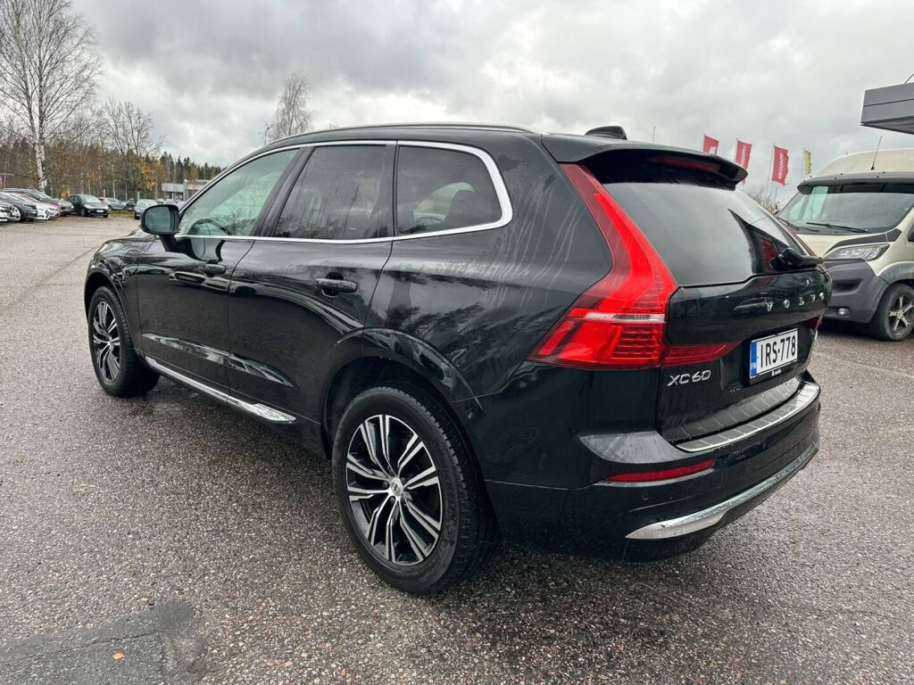 Volvo XC60 2022 Musta
